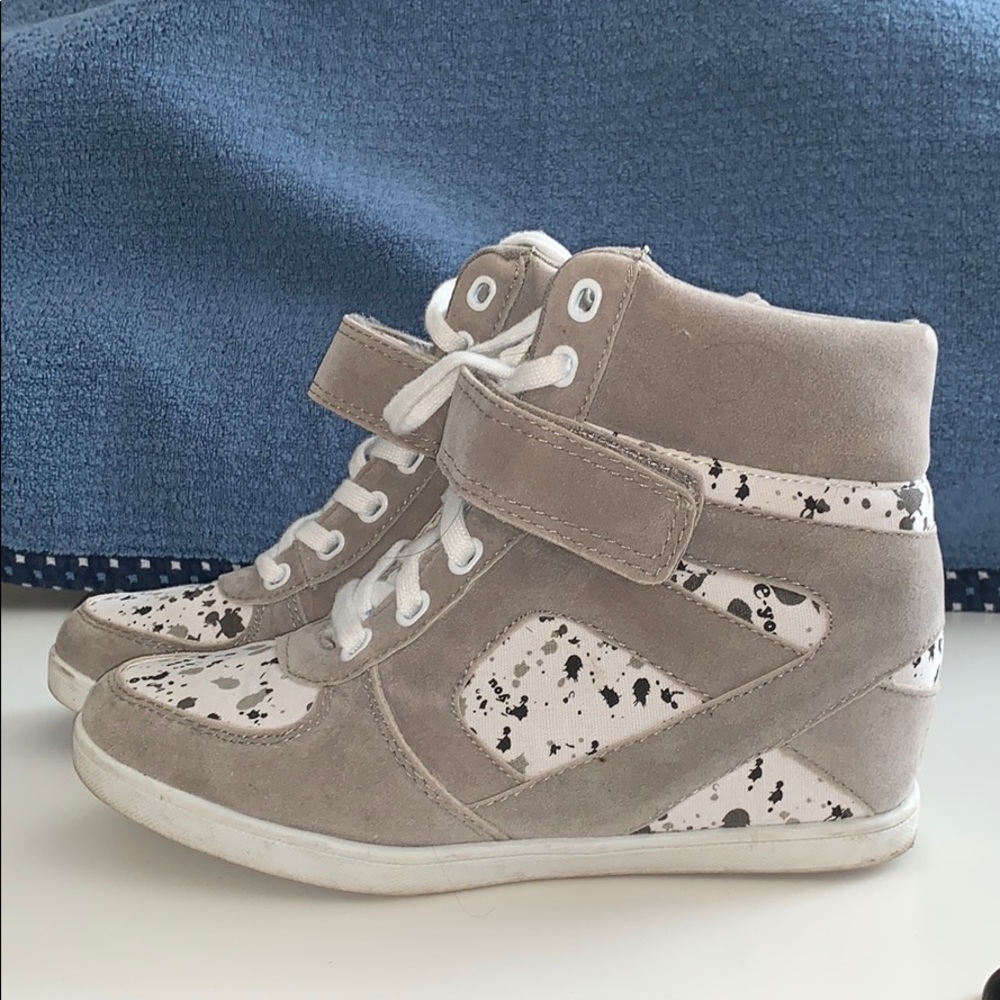 e-you sneaker. Hidden heals. Open to offers.